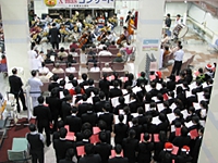 室蘭市民オーケストラの演奏による看護学院生の合唱